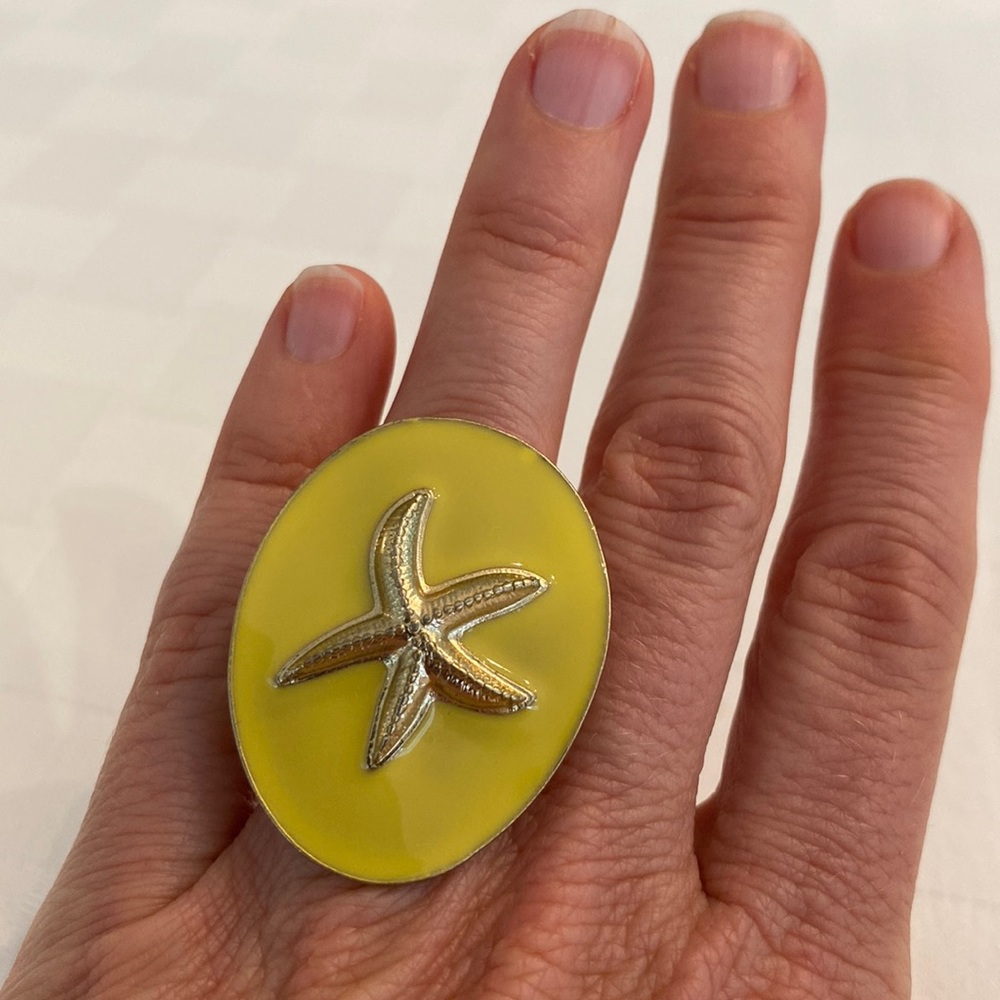 Yellow Enamel Starfish Gold Stretch Preppy Nautical Statement Cocktail Ring